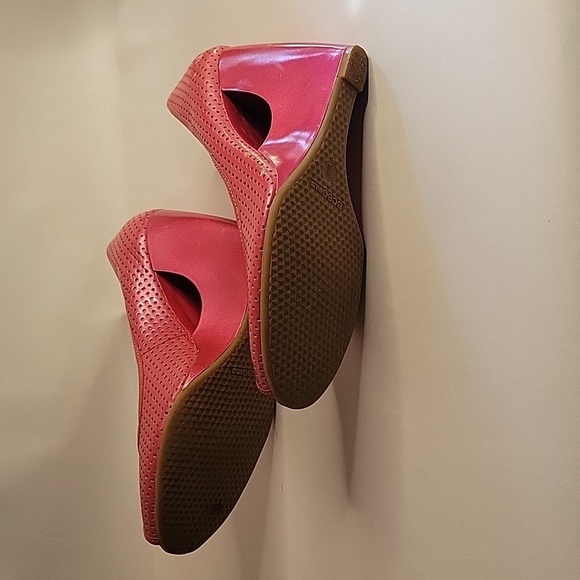 BCBGirls Wedge Heels - Picture 6 of 7